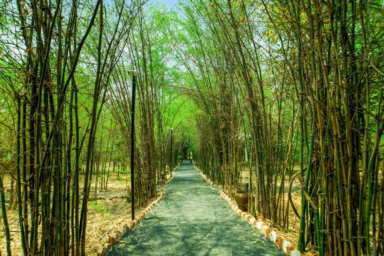 Lemon Tree Wildlife Resort, Bandhavgarh Tāla Exterior foto